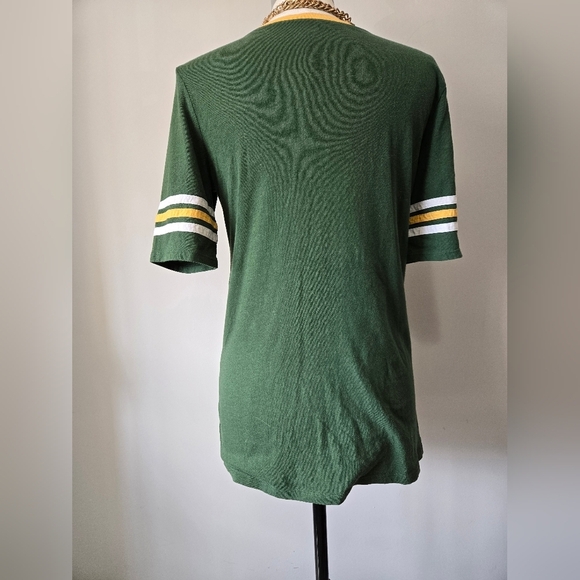 NFL Team Apparel GREEN BAY PACKERS V Neck Short Sleeve Shirt. Large - Picture 5 of 8